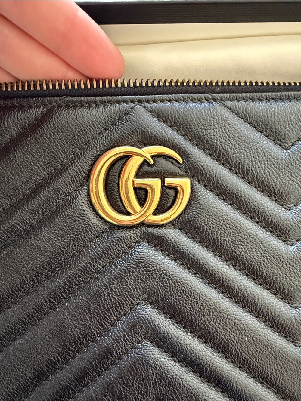 Gucci Black Chevron Leather Pouch with Gold Double G - Picture 8 of 12